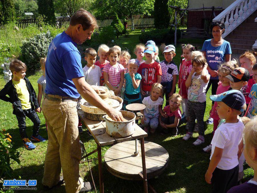Przedszkolaki z MP6 na Szlaku Rękodzieła Ludowego Podlasia [foto]