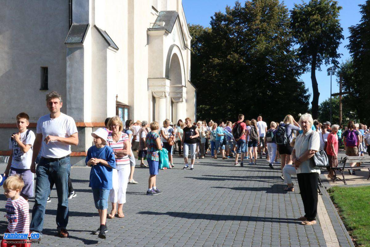 Pielgrzymi w drodze do Hodyszewa [foto+video]