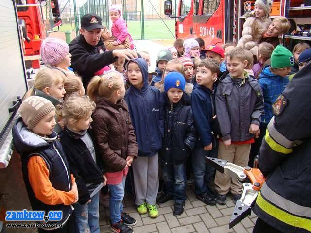 Strażacy odwiedzili uczniów „Piątki”