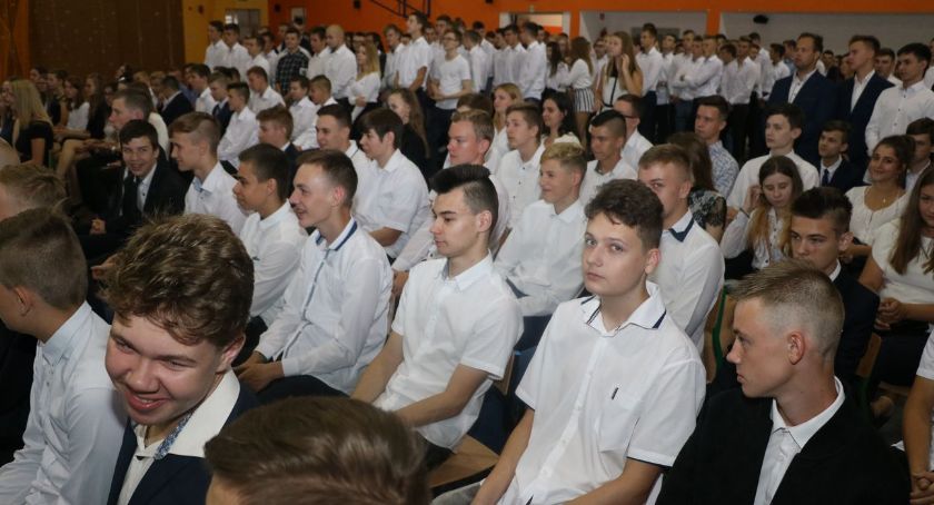 ZS1 - galeria zdjęć z rozpoczęcia roku szkolnego 2019/2020 [foto]