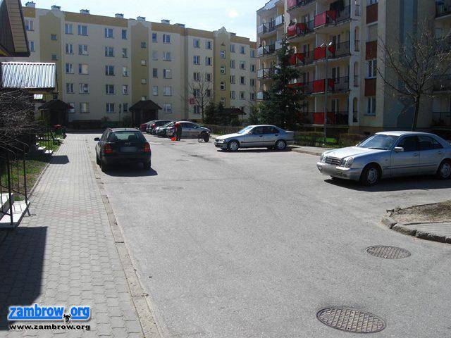 Problem na parkingu. Miejsca są, ciężko wyjechać