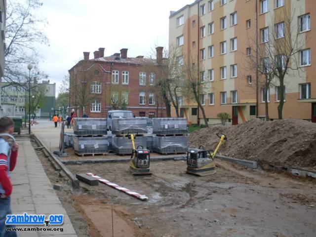 Uliczka do SP3 w połowie gotowa