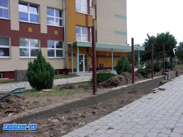 Wymieniają ogrodzenie przy 