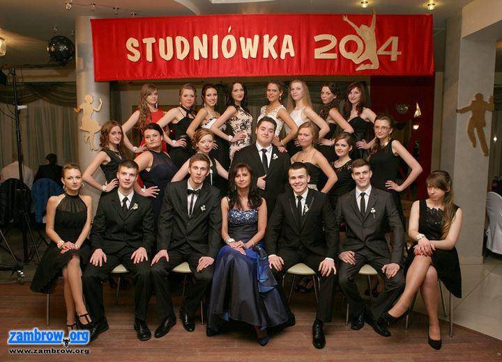 Studniówka w ZS1 2014. Zdjęcia grupowe. 