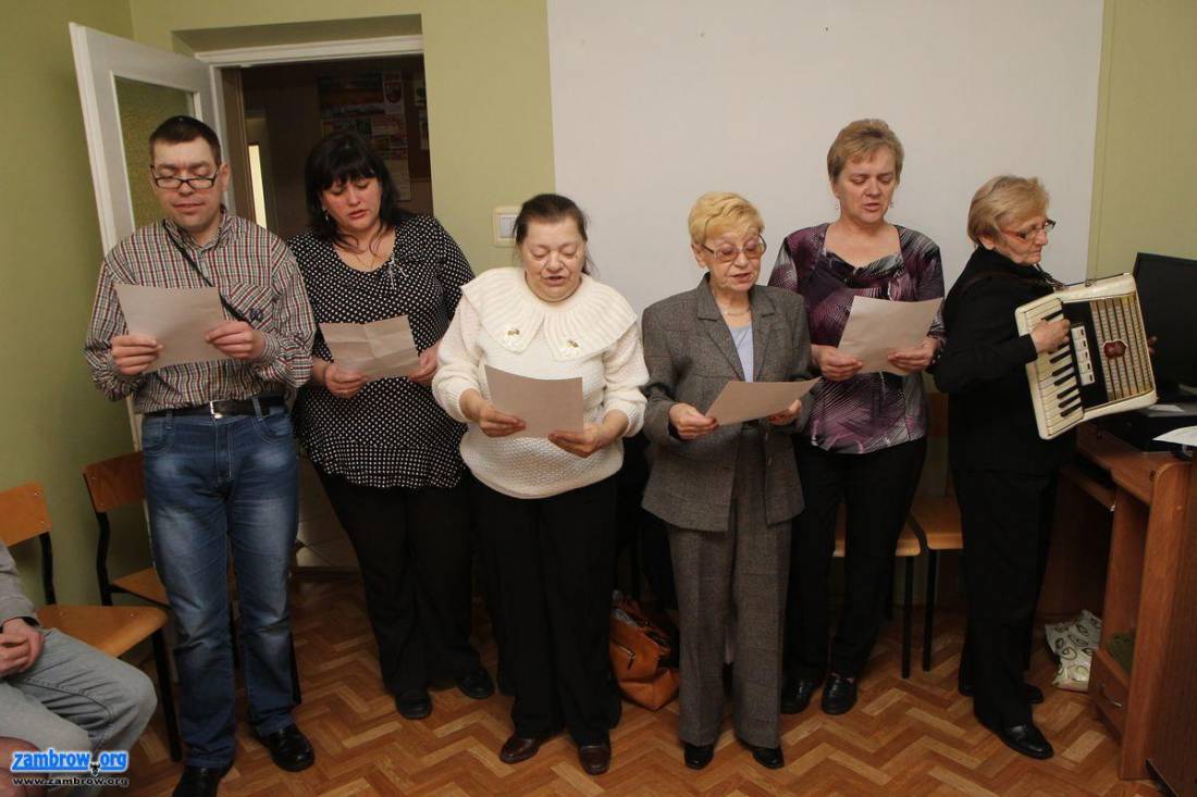 Własnoręczne ozdoby świąteczne w „Szansie”.