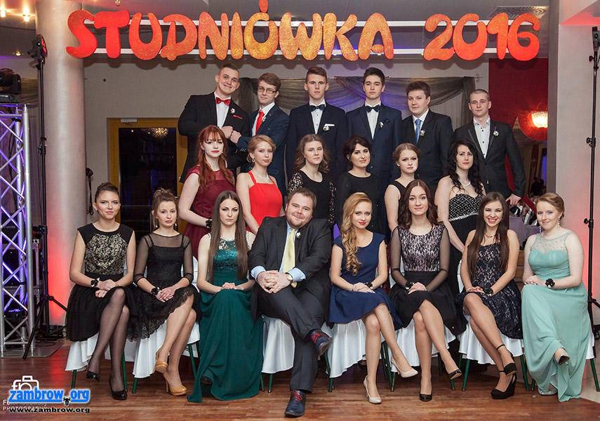 Studniówka ZSO 2016. Zdjęcia grupowe i video z poloneza