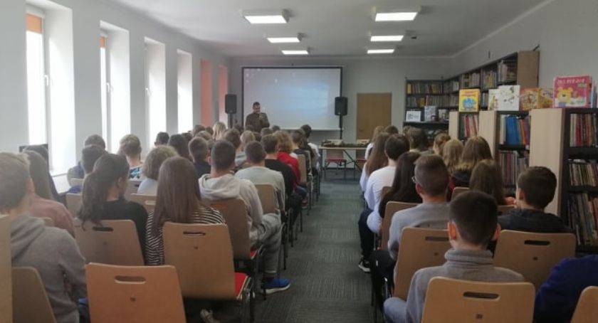 80. rocznica wybuchu II wojny światowej. Niezwykła lekcja w zambrowskiej bibliotece