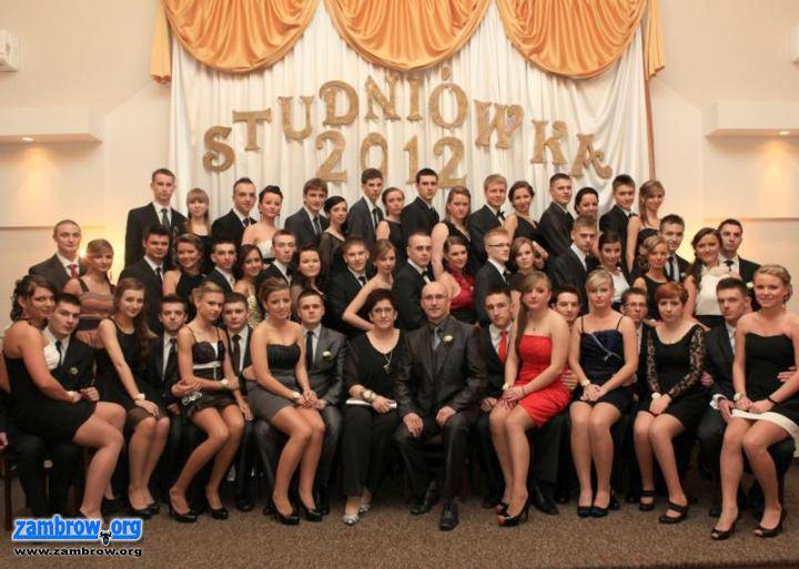 Studniówka w ZSO 2012. Zdjęcia grupowe.