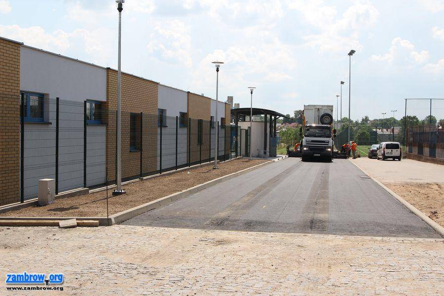 Końcówka prac przy budowie zaplecza klubowego Olimpii Zambrów [foto]