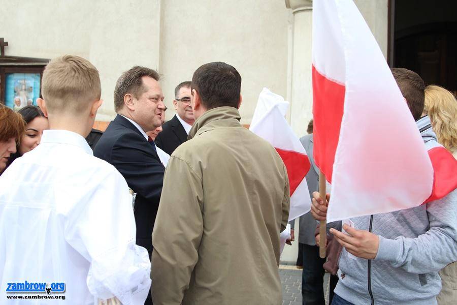 Mieszkańcy Zambrowa otrzymali flagi [foto]