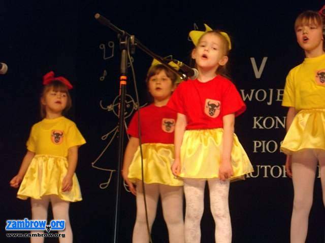 „Rozśpiewane Gwiazdeczki” z Zambrowa zdobywcami głównej nagrody w V Wojewódzkim Konkursi