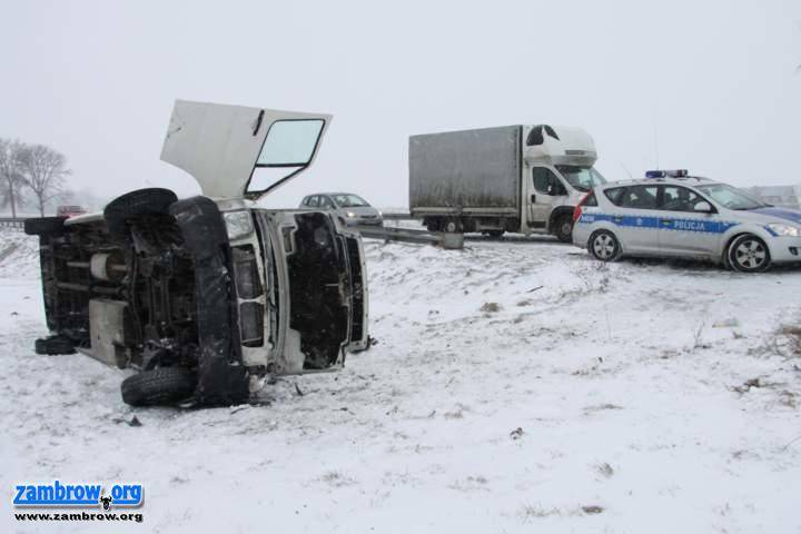 Wypadek przed Wiśniewem. Dwie osoby w szpitalu