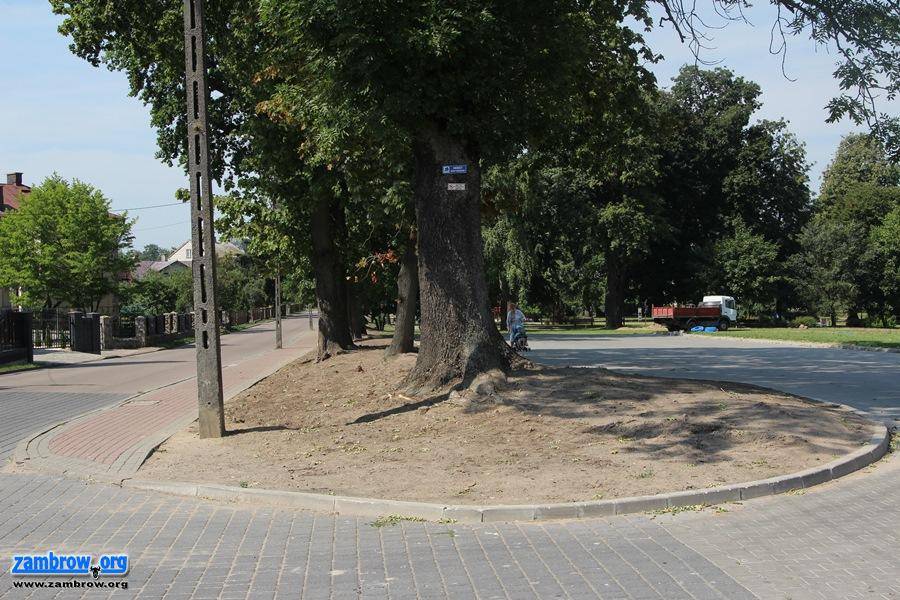 Trwają roboty budowlane przy księżym lasku