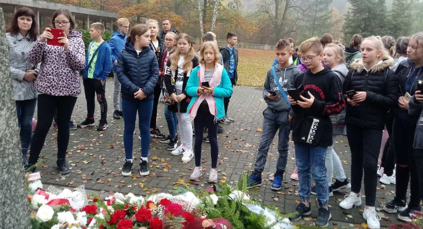 Wycieczka szóstoklasistów „Trójki” do Warszawy i Palmir