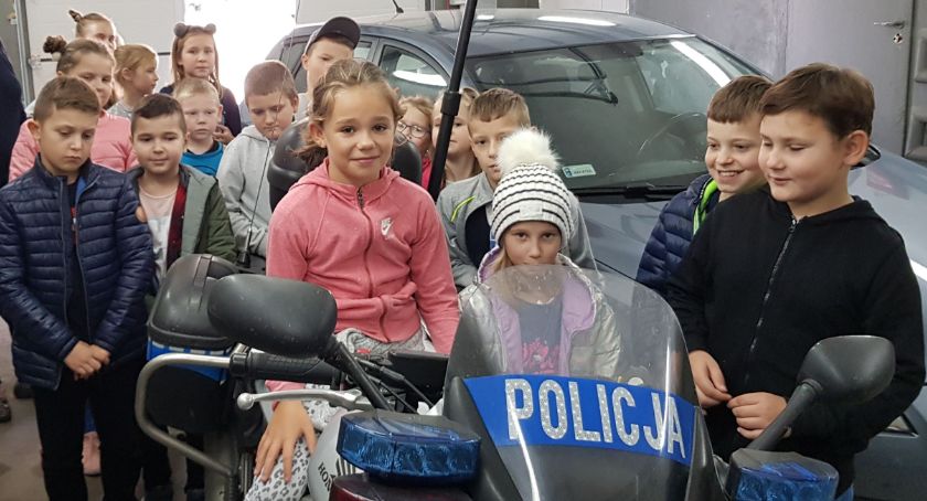 Uczniowie „Trójki” odwiedzili zambrowską policję