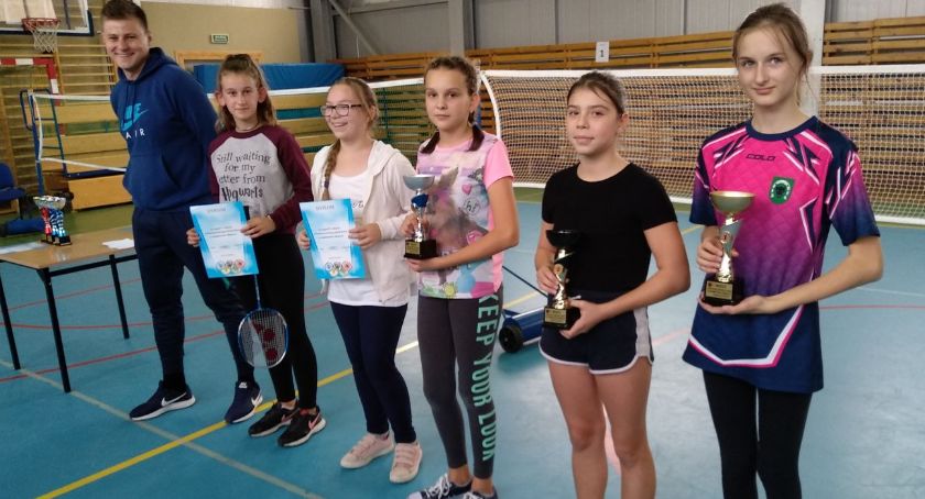 Powiatowe Igrzyska Dzieci w badmintonie [wyniki]