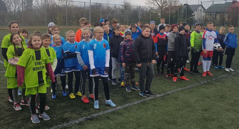 Wiemy, kto pojedzie na finał wojewódzki „Z Podwórka na Stadion o Puchar Tymbarku”