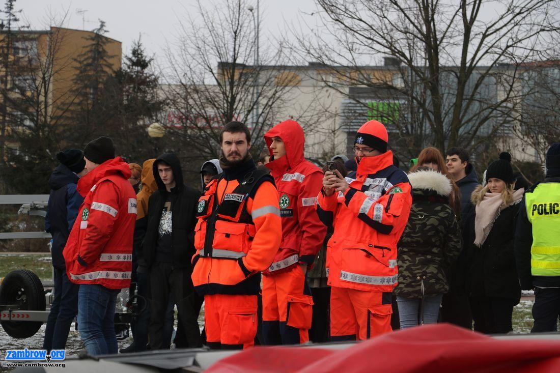 Służby ratunkowe ćwiczyły na zamarzniętym zalewie [foto+video]