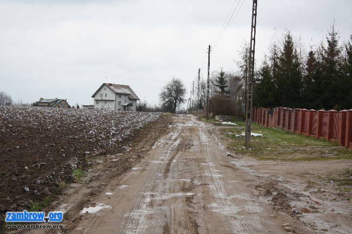 Miała być droga. Są dziury i błoto