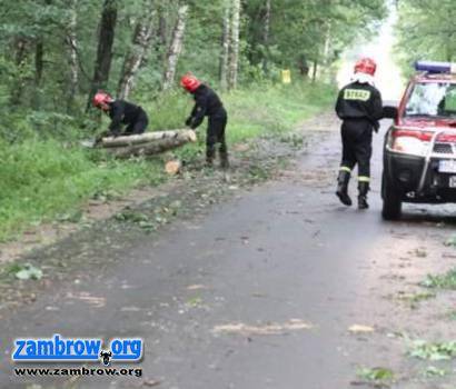 40 interwencji strażaków w powiecie zambrowskim po niedzielnej burzy, 2 budynki zniszczone