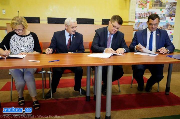 Dwie gminy z powiatu zambrowskiego z dofinansowaniami na realizację projektów z zakresu gospodarki w