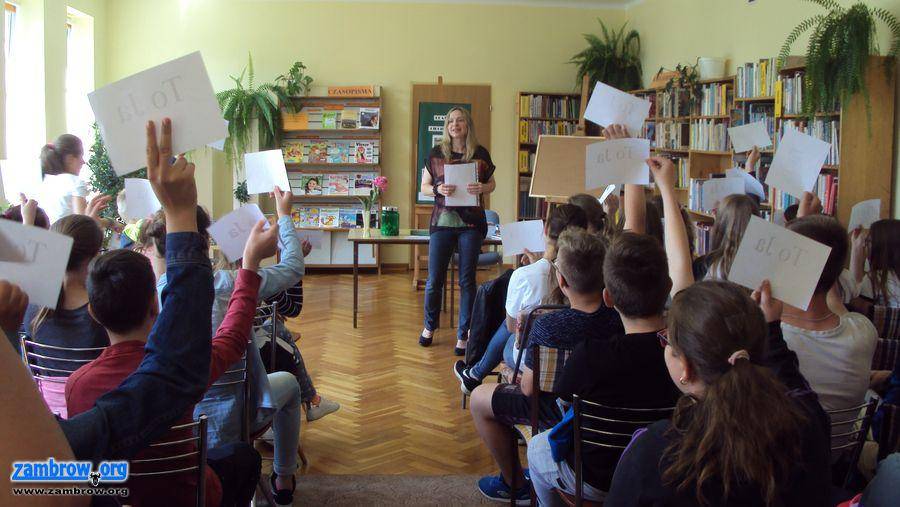 Beata Ciecierska spotkała się z dziećmi w MBP [foto]