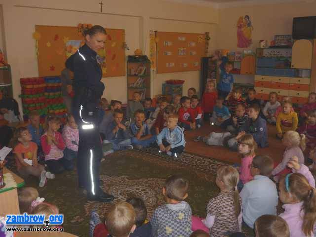 Policjantka w przedszkolu [foto, MP6]