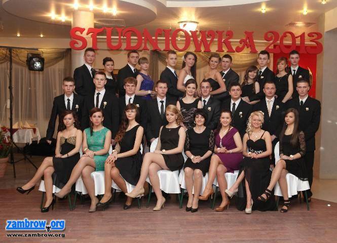 Zdjęcia grupowe ze studniówki ZSA