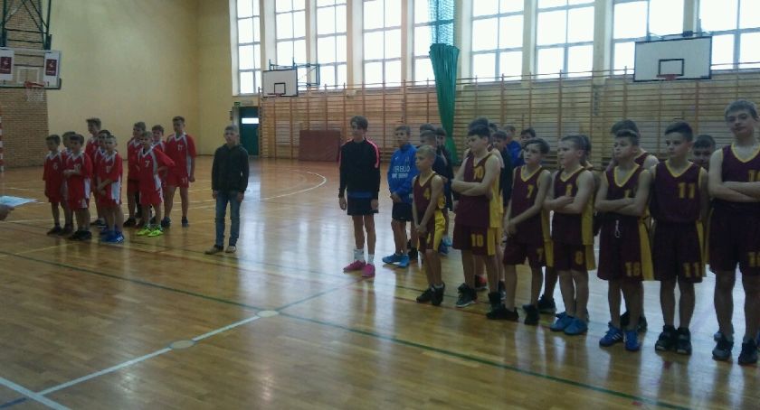 Młodzi koszykarze „Trójki” z awansem do Finału Grupy Zachodniej w koszykówce