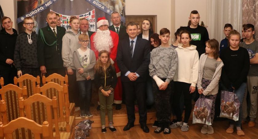 Myśliwskie paczki trafiły do podopiecznych zambrowskiego domu dziecka [foto]
