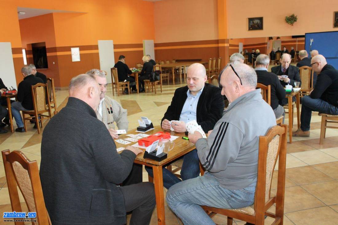 Brydżowe rozgrywki w Szumowie