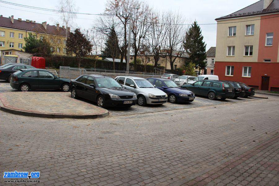 Coraz więcej miejsc parkingowych [foto]