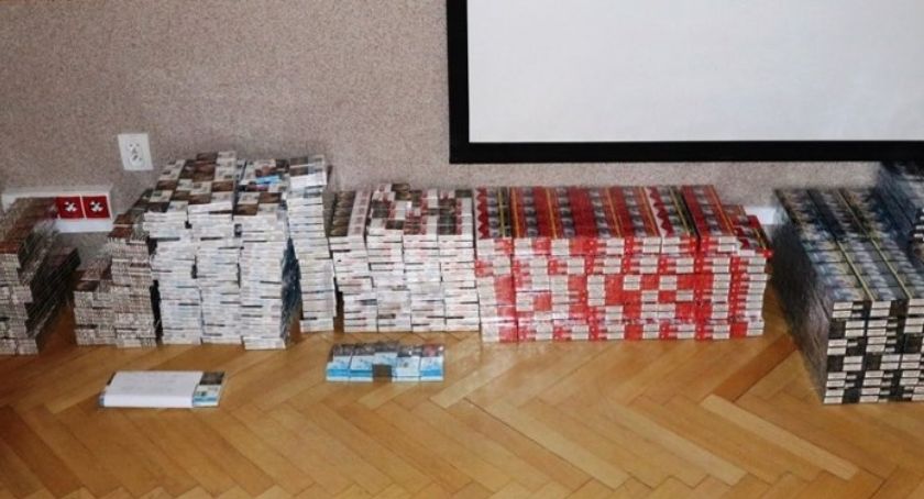 Papierosy bez akcyzy w jednym z mieszkań w Zambrowie