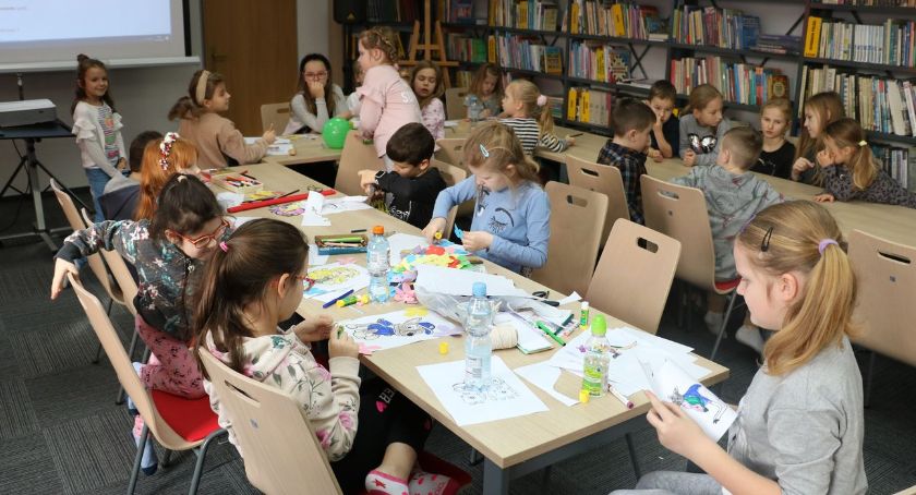 Z biblioteką przez kontynenty [foto]