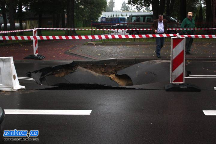Uwaga. Zapadł się asfalt na AWP