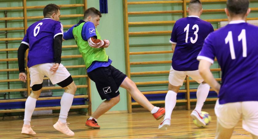 11. kolejka spotkań Zambrowskiej Ligi Halowej za nami [wyniki+foto]