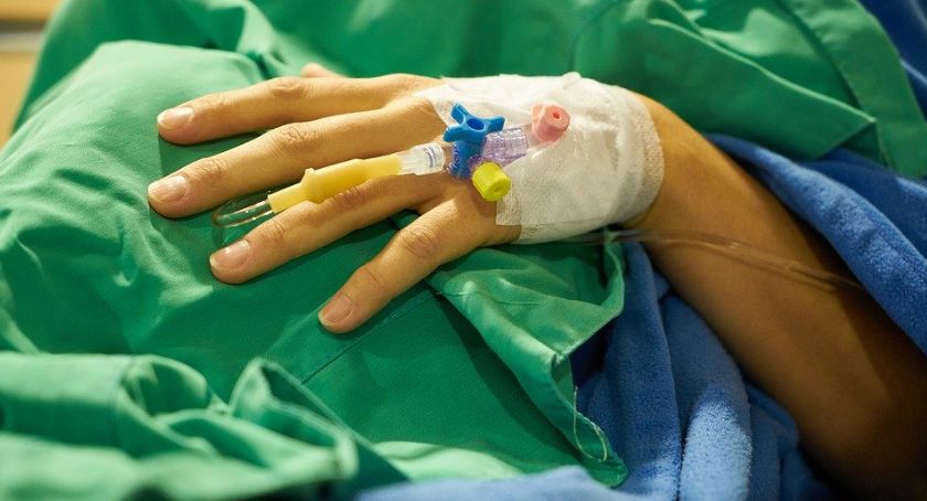 Piszą anonimy, donoszą na sąsiadów czy współpracowników - ZUS o kontroli zwolnień lekarskich
