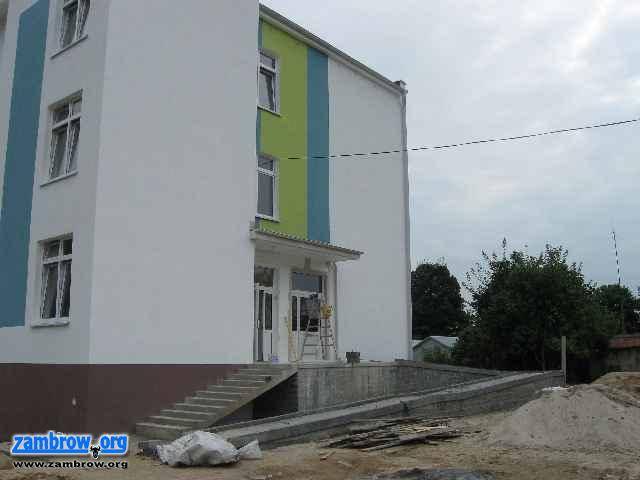 Do końca wakacji szpital (z zewnątrz) będzie jak nowy