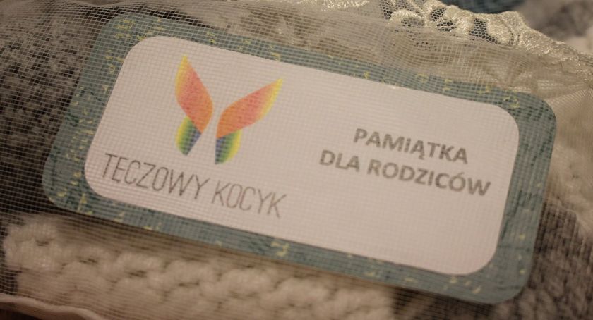 Szyją ubranka dla dzieci utraconych - „Tęczowy Kocyk” również w Zambrowie