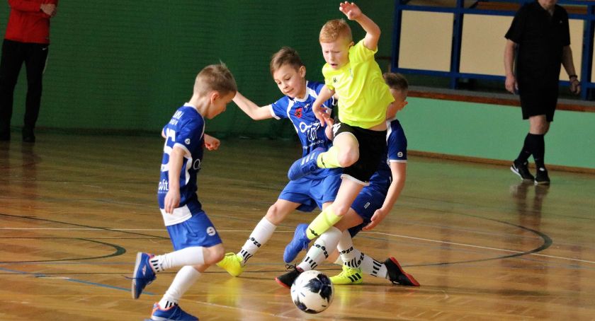 Drużyna Hattrick 1 Białystok zwyciężyła w Halowym Turnieju Piłki Nożnej rocznika 2010 i młodszych [foto+wyniki]