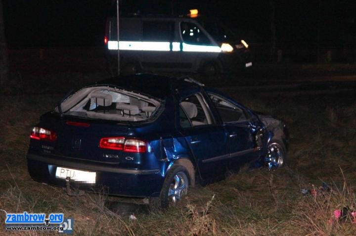 18-latek uciekał przed policją. Wypadł z drogi i dachował