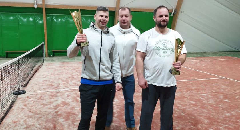 Zambrowianie najlepsi w deblowym turnieju tenisa w Komorowie