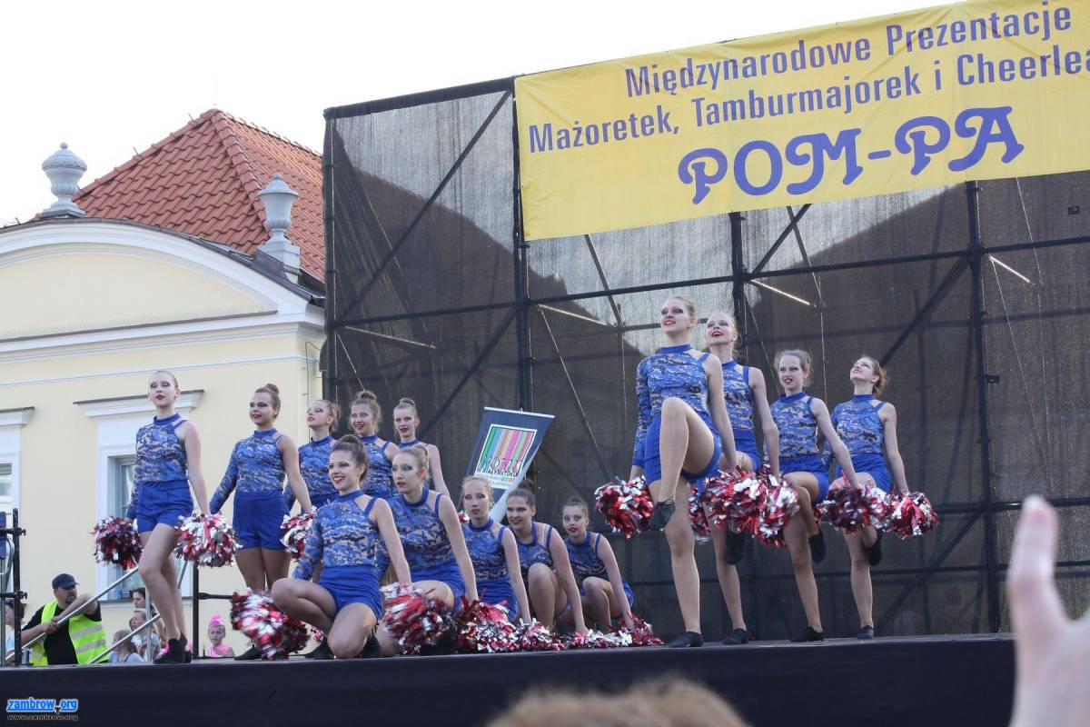 POM-PA 2016 - świetny pokaz zambrowskich mażoretek 