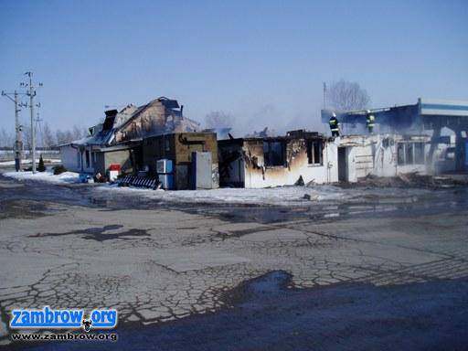 Pożar na stacji paliw we wsi Gosie Małe – budynek hotelowy doszczętnie spłonął