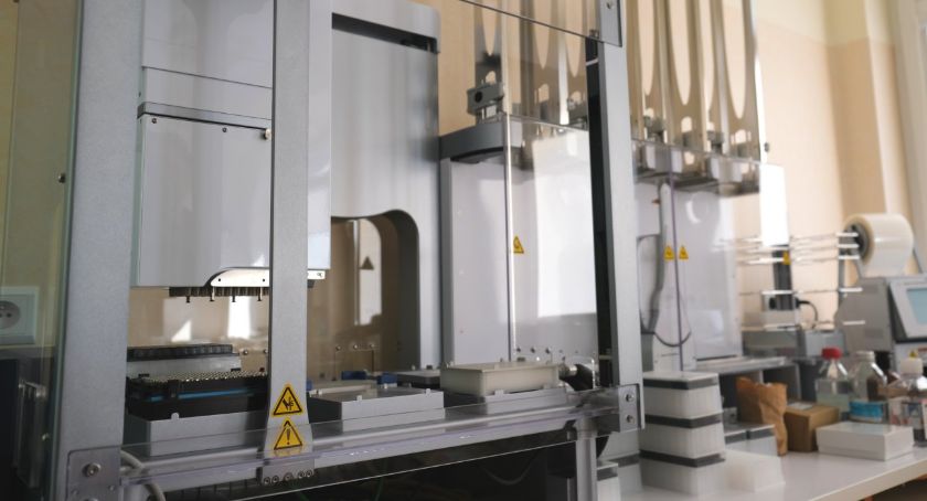 Ruszyło drugie w Podlaskiem laboratorium do badania próbek na obecność koronawirusa