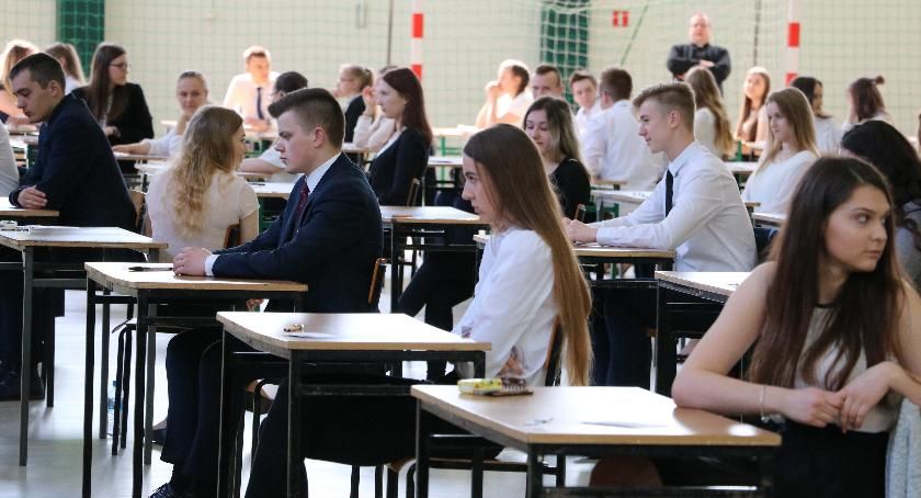 Egzaminy ósmoklasisty i matury przełożone!