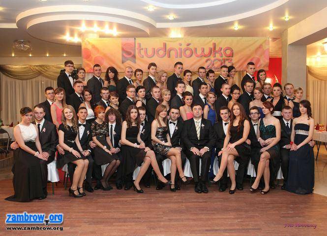 Studniówka w ZS1 2013. Zdjęcia grupowe.