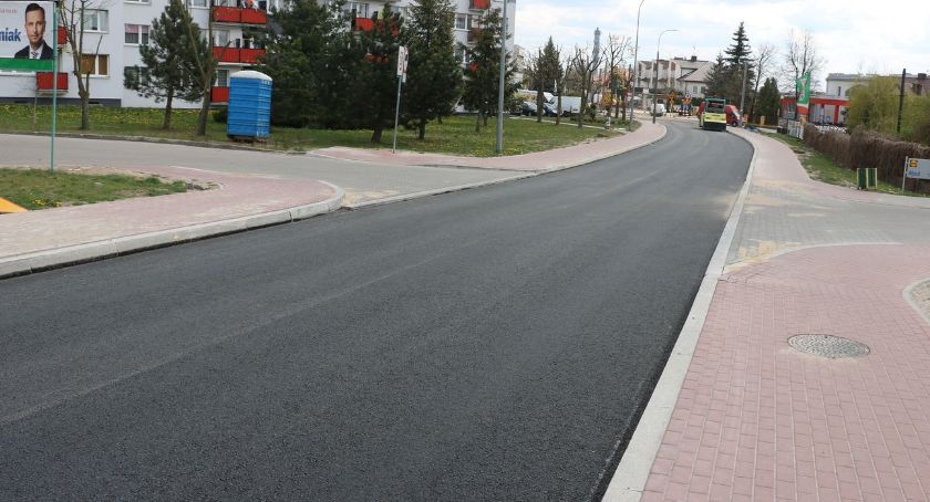 Remont ulicy Wyszyńskiego - są już pierwsze warstwy asfaltu [foto]