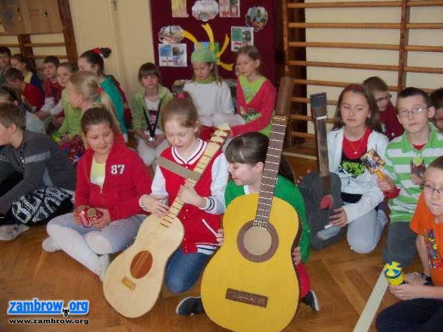 Jak przedszkolaki i uczniowie szkół w Zambrowie witali wiosnę [zdjęcia]