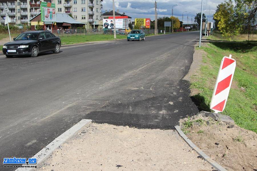 Trwają prace przy przebudowie drogi miejskiej [foto]
